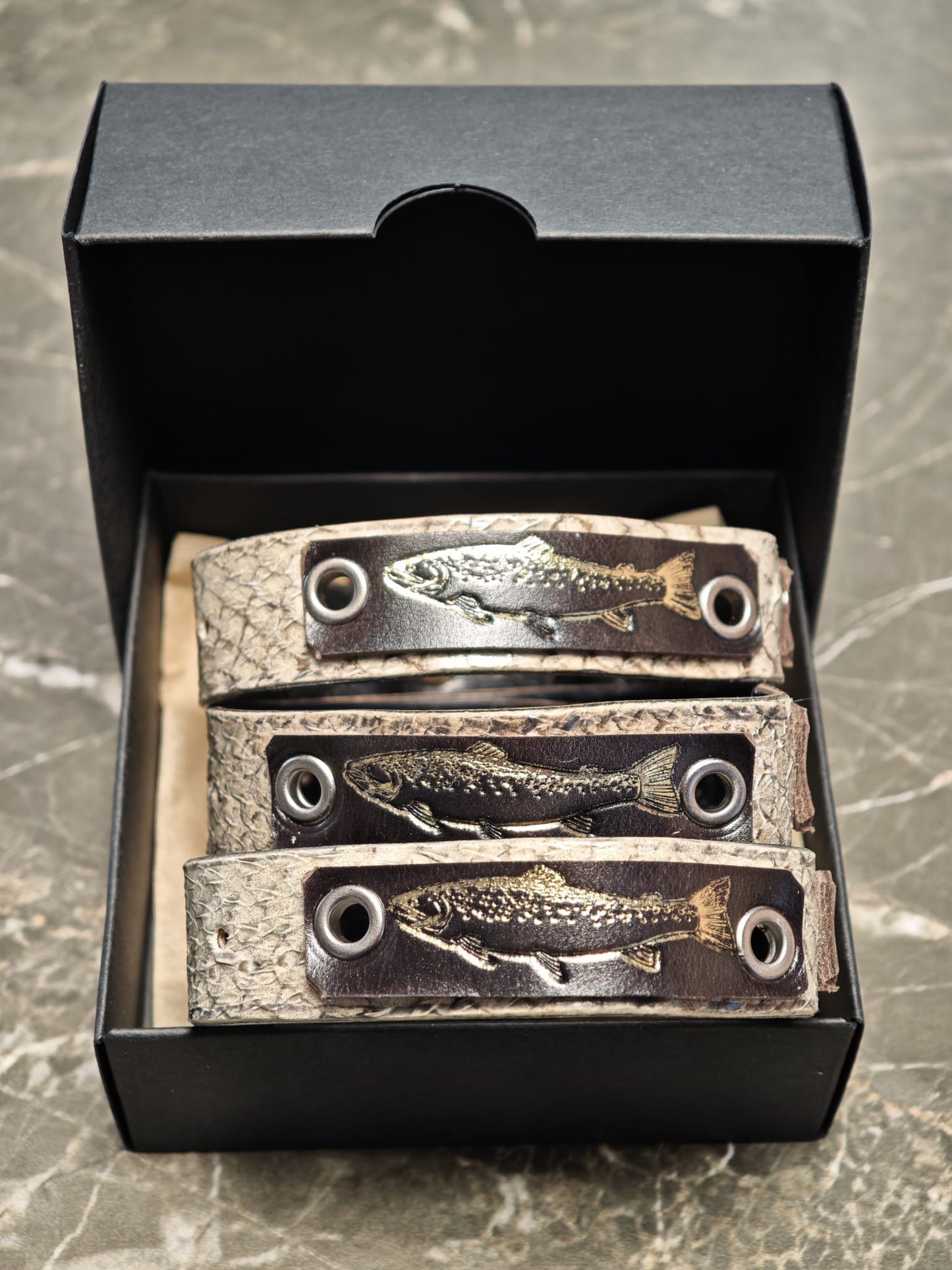 Art Merk Armbånd lakseskinn m laks - Bracelet Salmonskin w salmon
